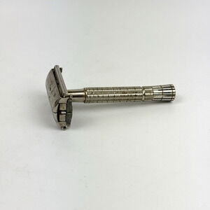 Vintage Gillette Twist To Open Double Edge Razor Made in U.S.A. Reg US C